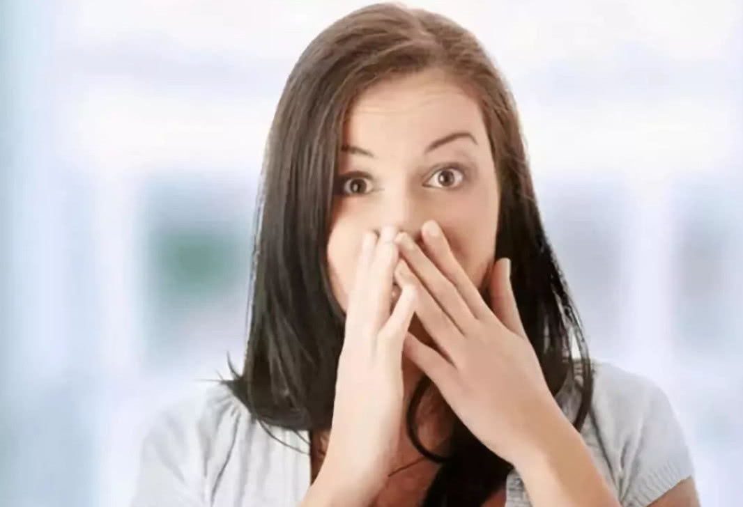 女生"口臭"怎么办?试试这3招,很多人傻傻不懂,难怪有异味!