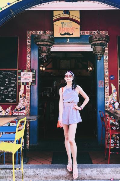 体操女神赵敬楠上演高难度一字马,身材傲人晒美照成"校花"!