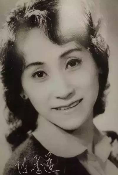 比如说如今已经50岁的金星,已经59岁的杨丽萍,还有78岁的陈爱莲,她们