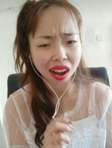 网红"嘟嘟姐"因扮丑出名,婚纱照爆出以后,网友:惊艳了