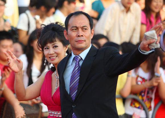 长得漂亮,嫁圈内老公被宠29年,如今26岁女儿遗传她的颜值