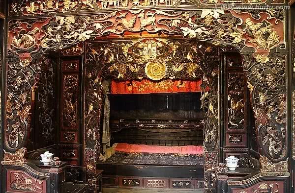 清军攻入南京,看见洪秀全家中的这张大床,曾国藩说了5个字