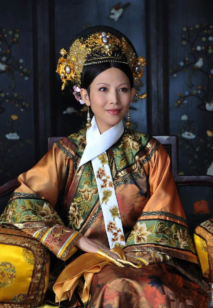 她身为皇后身边却只有两个宫女,不得皇帝喜爱,连葬礼都颇为潦草