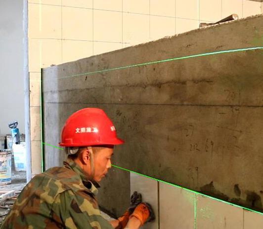 手工砖刀已淘汰瞧泥瓦工用这新工具切砖平整不铺张好用不贵