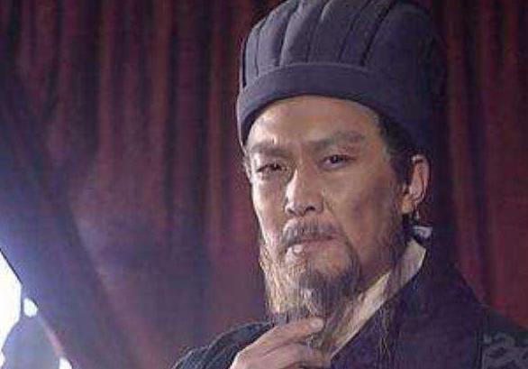 诸葛亮最后一计,让4个壮汉抬着自己的棺材,一路向南直到绳断