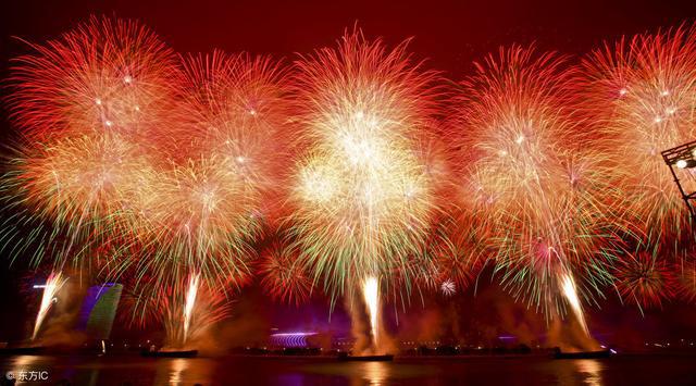 "农村燃放烟花爆竹同样污染环境,建议跟城市一样禁止燃放