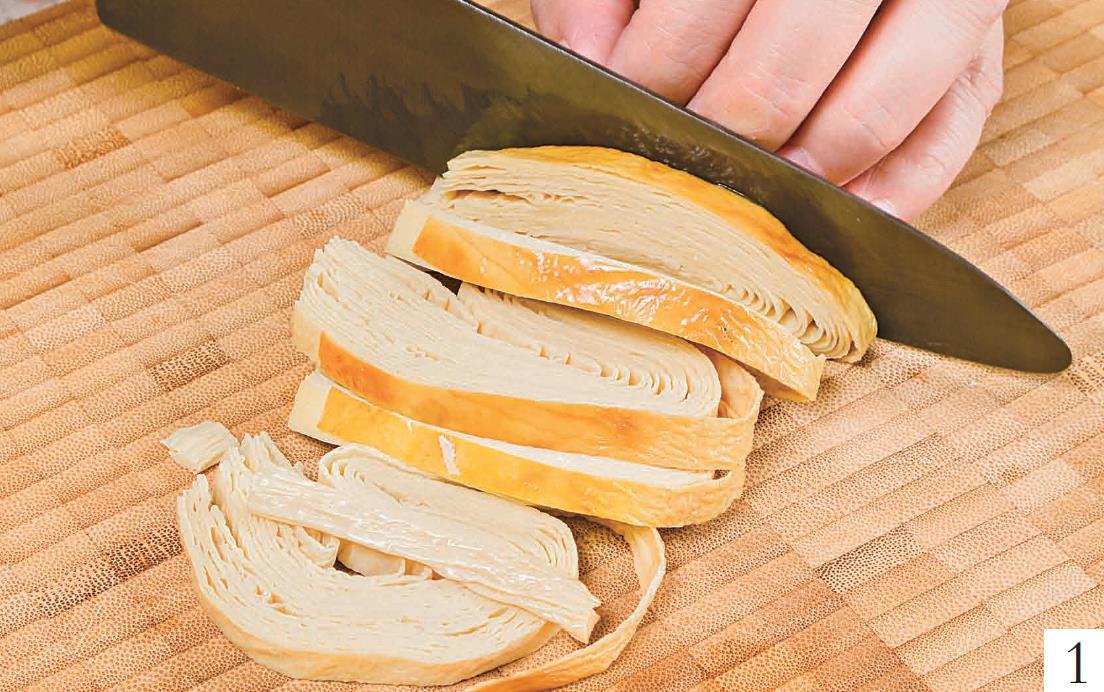 熏油皮黄瓜丝,最适合这个夏天,吃了它胃口大开还不胖