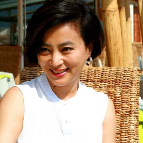 因"玉兔精"成名,后嫁外国富商淡出荧屏,离婚却带儿子回国捞金