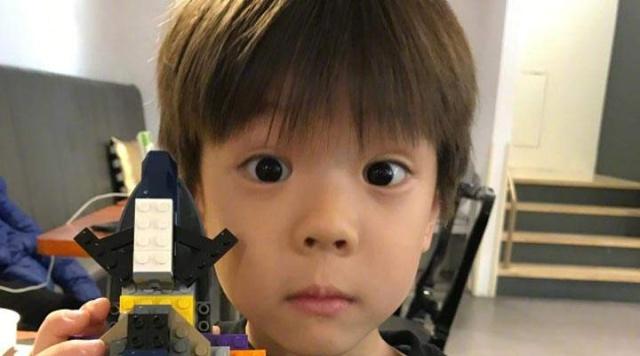 嗯哼变双眼皮不算啥,看过沙溢家小鱼儿,才懂啥叫"整容式长大"