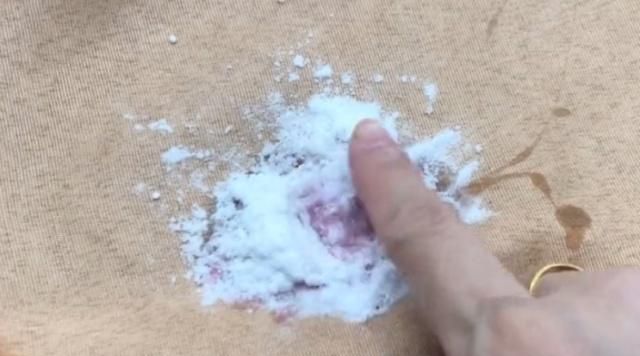 床单沾上血渍难清洗?只要用它搓几下,血渍全洗掉不留一点痕迹