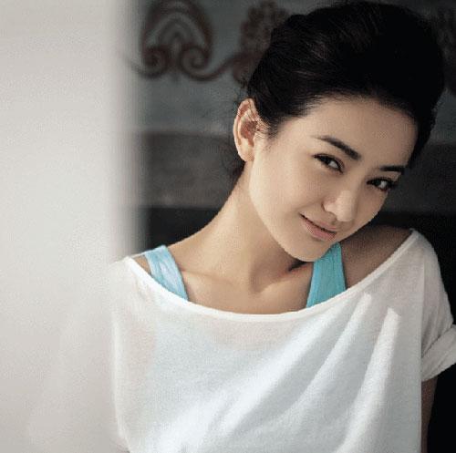 因潜伏成名,是胡歌同学,文章称呼她为老师,貌美如花却从不炒作|朱杰