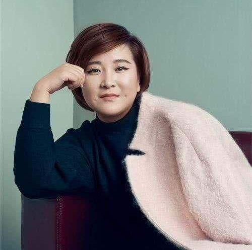 从校花到180斤,她一炮而红登上春晚,不敢减肥却是中国女神|贾玲|春晚