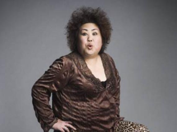 她虽然又胖又丑,但却是"谋女郎"出身,被初恋骗财后她至今单身