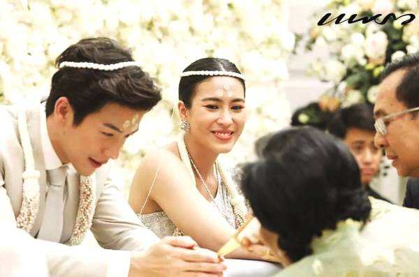 泰剧明星推哥和大3岁的jui相恋5年终于大婚, 泰式和西式婚礼结合