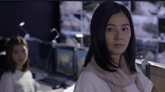 同年主演了时装医疗剧《妙手仁心2》,在里面饰演冷酷医生"何心妍"