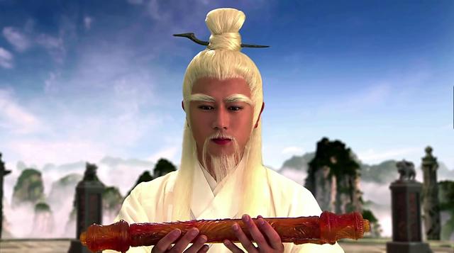 姜子牙拜毕元始诰敕,首先命令柏鉴在台下听候,姜子牙宣读玉虚符命