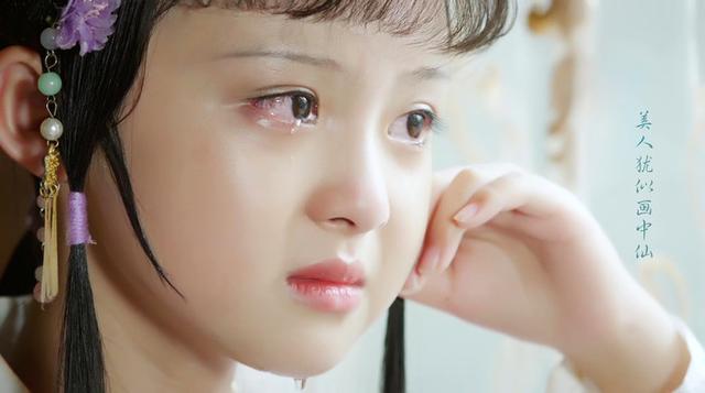 脸上的婴儿肥很是可爱,白白嫩嫩的小豆丁哭起来真是让人心疼~这样纯粹