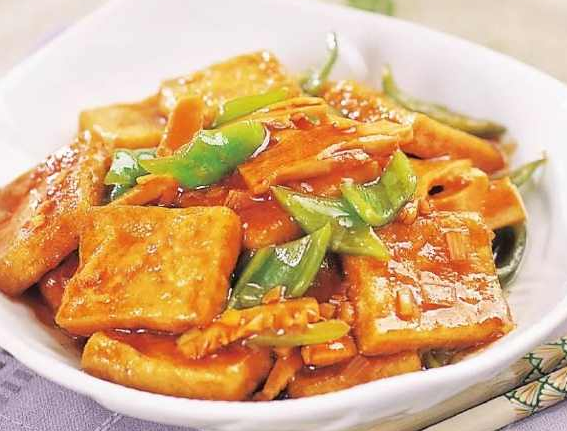 炸炒豆腐,豆腐香嫩可口又营养,全家都爱吃的一道美味小菜