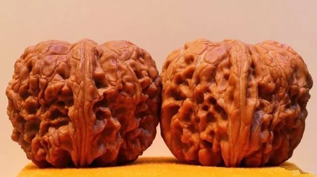 门墩核桃 相传故宫博物院里收藏的百年核桃