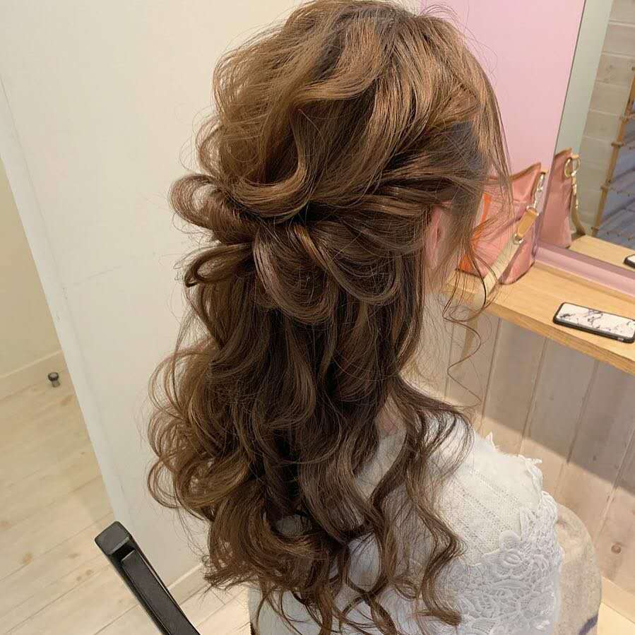 10款初夏的编扎造型,简约的时尚编发让你更出彩