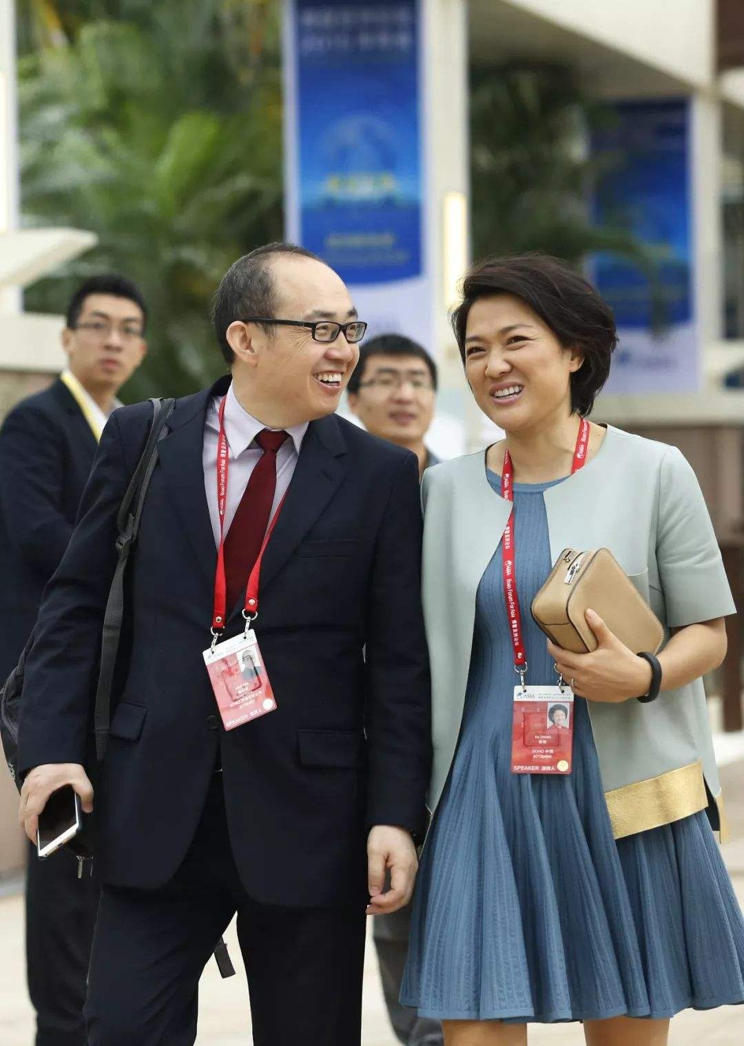 当过6次女首富的杨惠妍跟杨国强说:你看李嘉诚什么时候退休的!