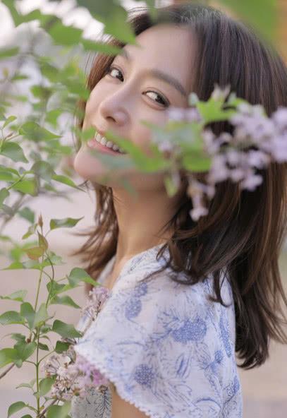 富察皇后秦岚的生活照宛如坠入凡间的花仙子