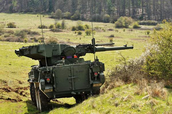 作为一款以史崔克装甲车为基础的衍生型号,m1128mgs机动炮车在设计上