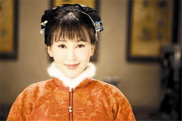 父母反对下进了演艺圈,还和导演生了3娃,今老公用整部戏捧她