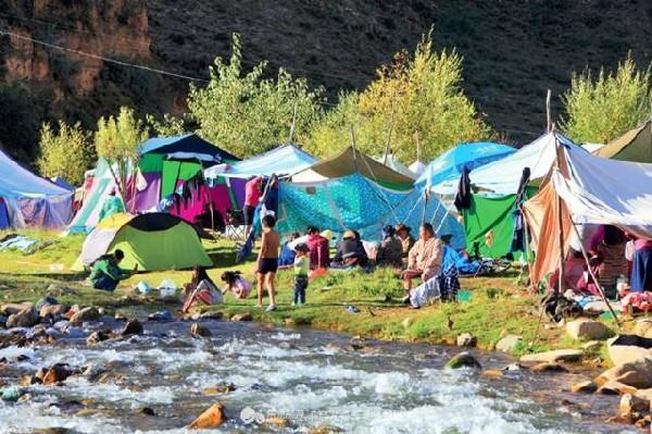 西藏的沐浴节:都要在清澈的河里沐浴7天