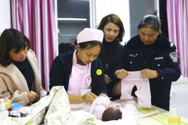 2022年孤儿院儿童福利院弃婴可领收养的办理程序如下1申请,收养人