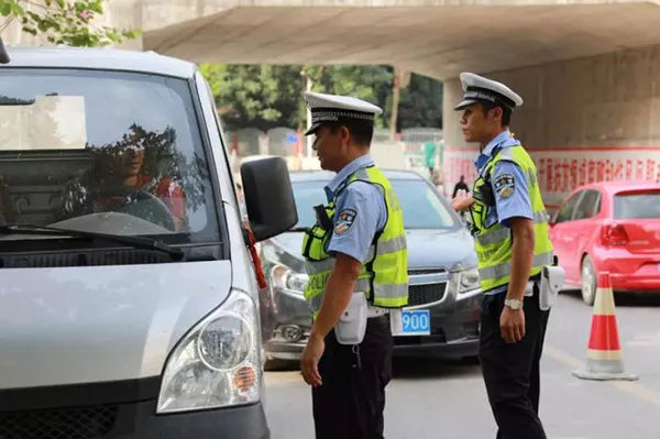 混淆警察执法与警察打人概念是法治悖论