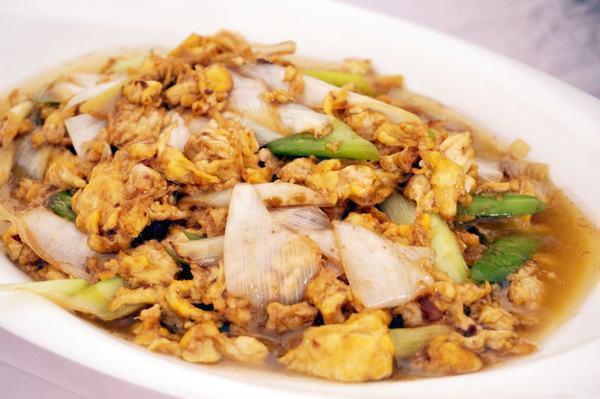 酿油豆腐,酱炒鸡蛋,丝瓜炒麻花的做法