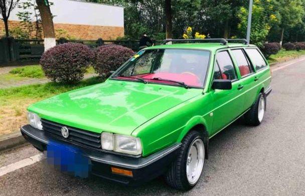 小伙把桑塔纳改成"翡翠绿"相亲路上没一次成功,朋友看了说活该