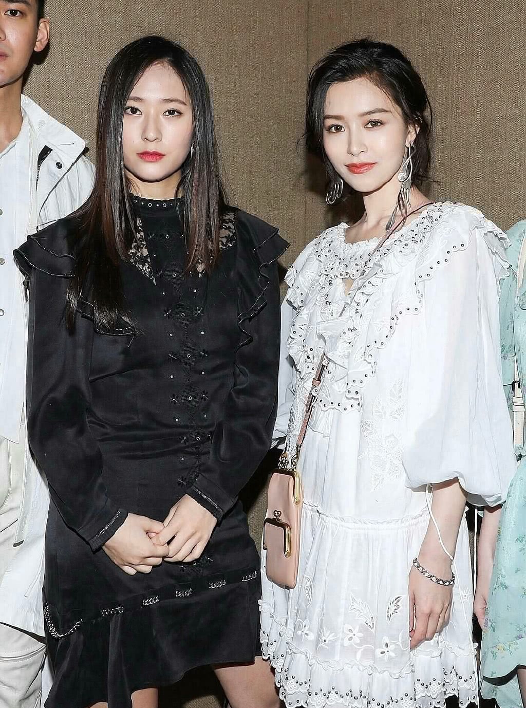 中韩女星同框合影,宋茜身材碾压朴信惠,文咏珊气质胜过郑秀晶