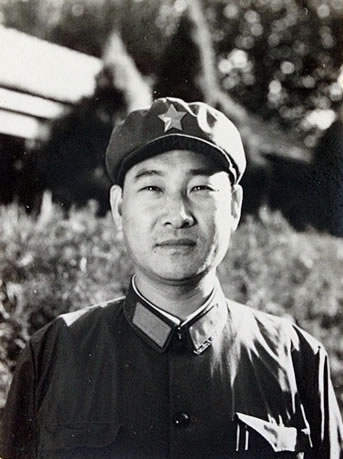 从战斗英雄到陆军上将解放军第54军162师师长李九龙