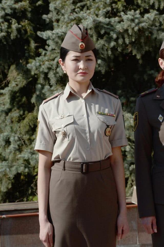 吉尔吉斯斯坦15式新军装,保留船型帽,军衔,红色等苏军元素