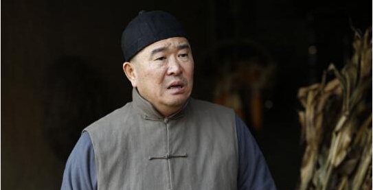 他是曾是央视著名主持人和赵本山闹矛盾如今事业一落千丈