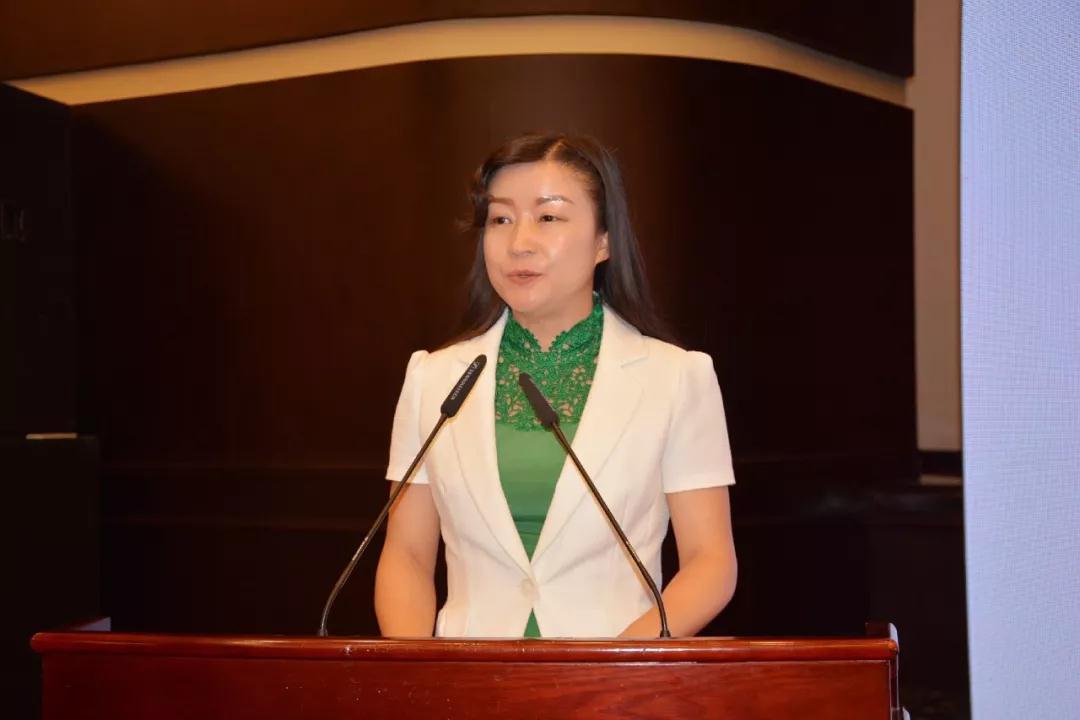 顾问和招商顾问单位颁发聘书;副区长谢国蕾介绍汇川区区情和旅游资源