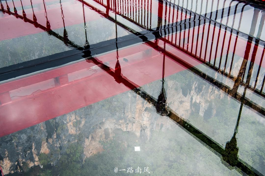 丽江最美的大峡谷,悬崖玻璃桥让人"吓破胆"!