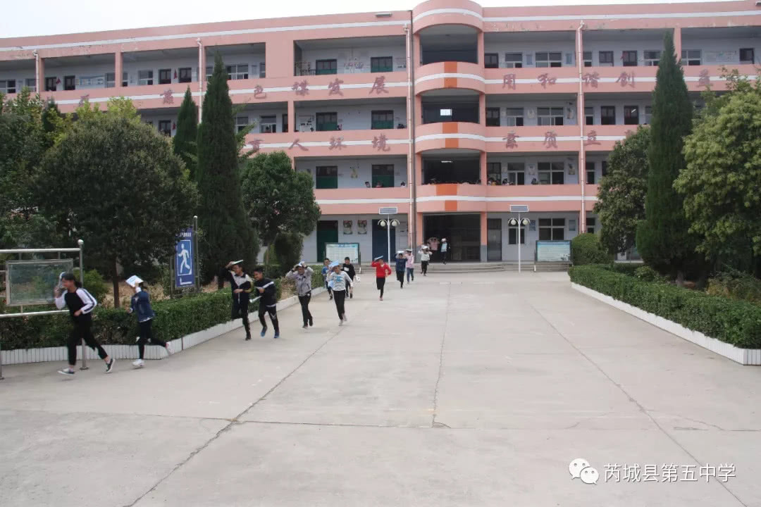 警钟长鸣 安全第一——芮城五中开展防震疏散演练活动