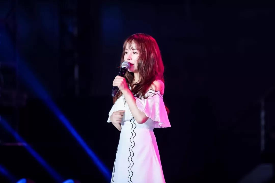 咪蒙见面会饭拍照曝光小仙女变中年大妈咪蒙如此回应