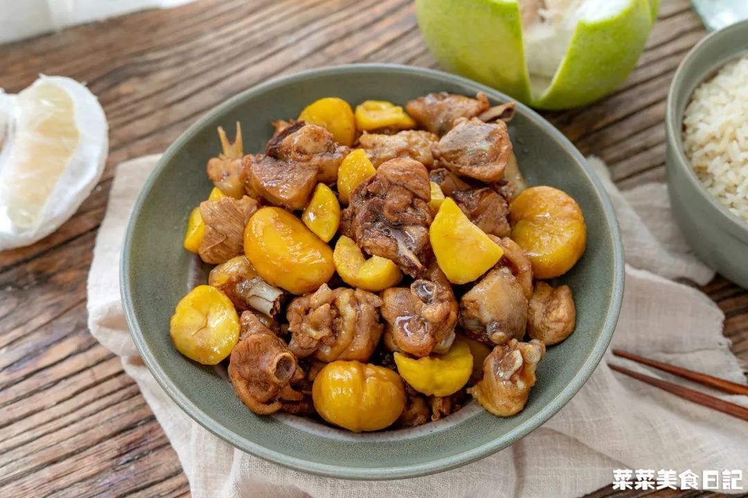 家常菜有新意,板栗焖鸡口感清甜,便宜又好吃