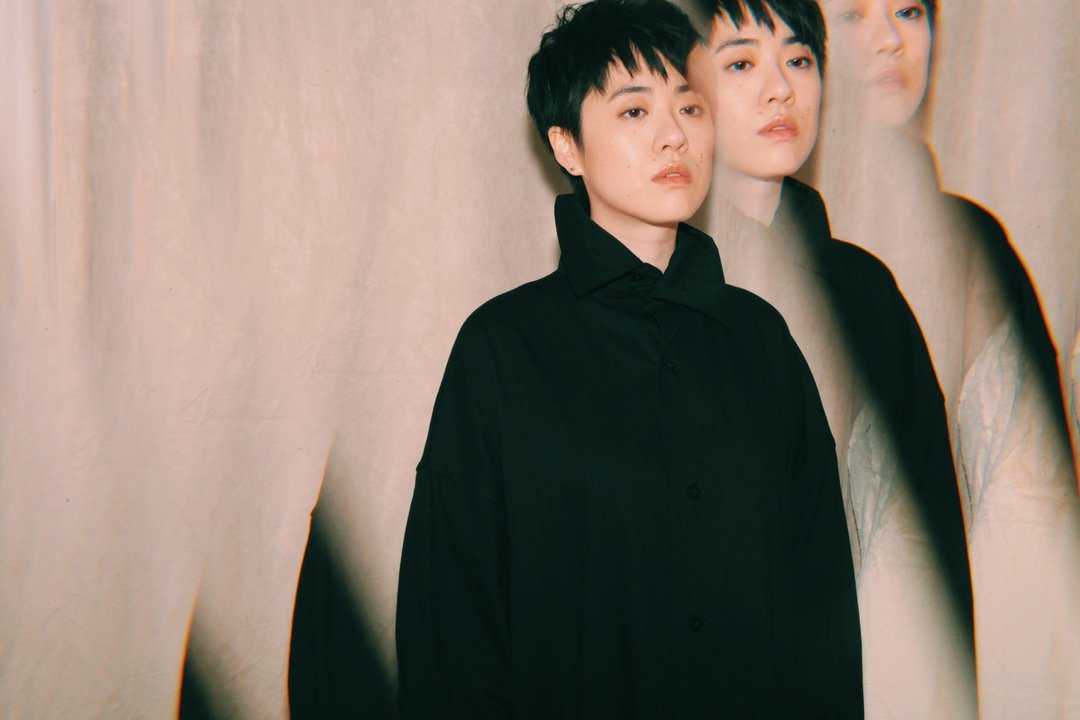 拒绝标签化,岑宁儿音乐里的自由流动之美