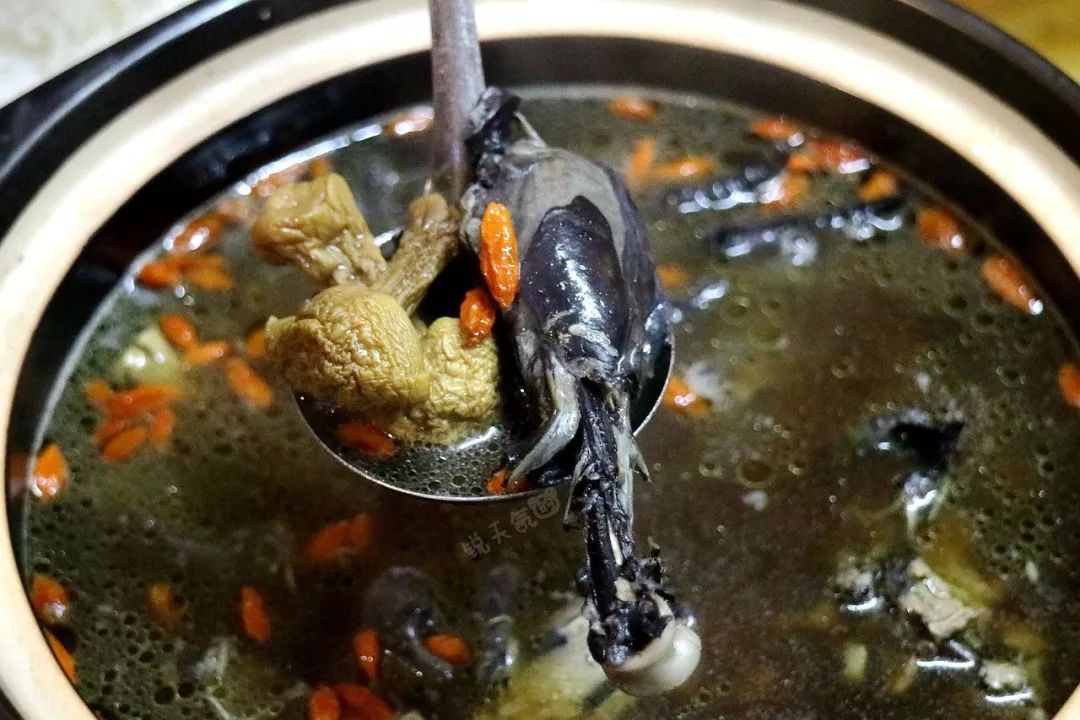 四物乌鸡汤,四物:当归,川芎,白芍,熟地黄,千百年来传统的养血补血的