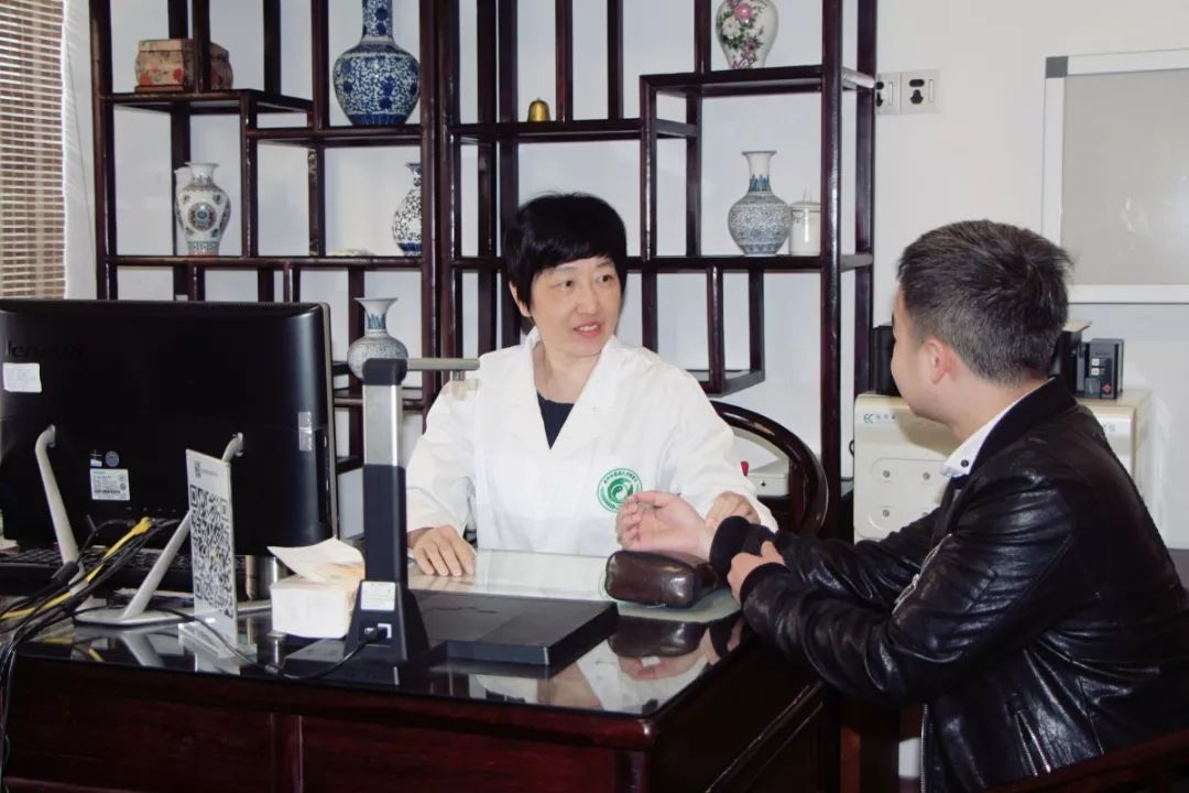 广州中医药大学国医堂举行名中医传承工作室揭牌仪式|广州中医药大学|国医堂|中医_新浪新闻
