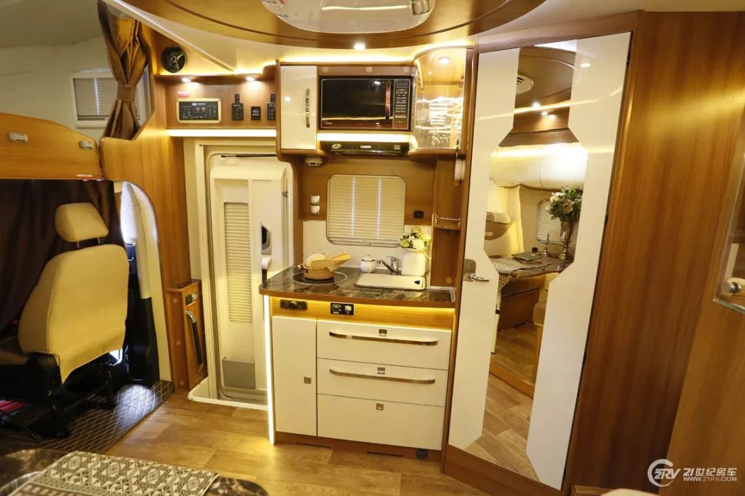 40万的欧胜房车后拓展的b型房车北京房车展第二天新车型大汇总