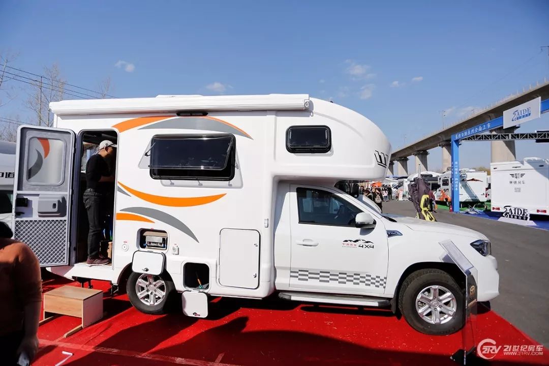 8-81.8万元 中道房车3款新车亮相北京房车展