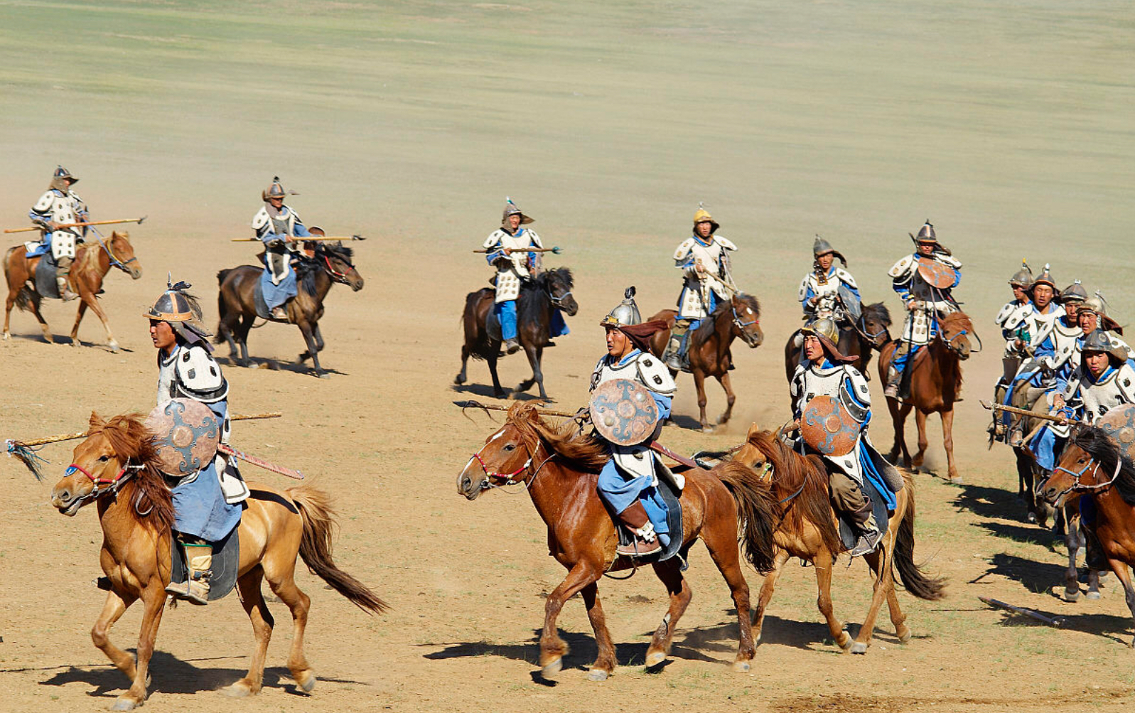 蒙古骑兵孟珙到任后就紧锣密鼓地筑城墙,挖城壕,安顿军队,将一切防务