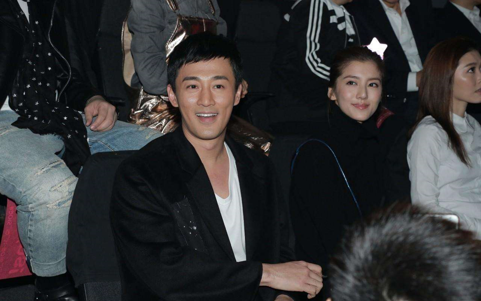 当时的她在拍摄电影《男人如衣服》的时候,和当时同剧组的林峰相识