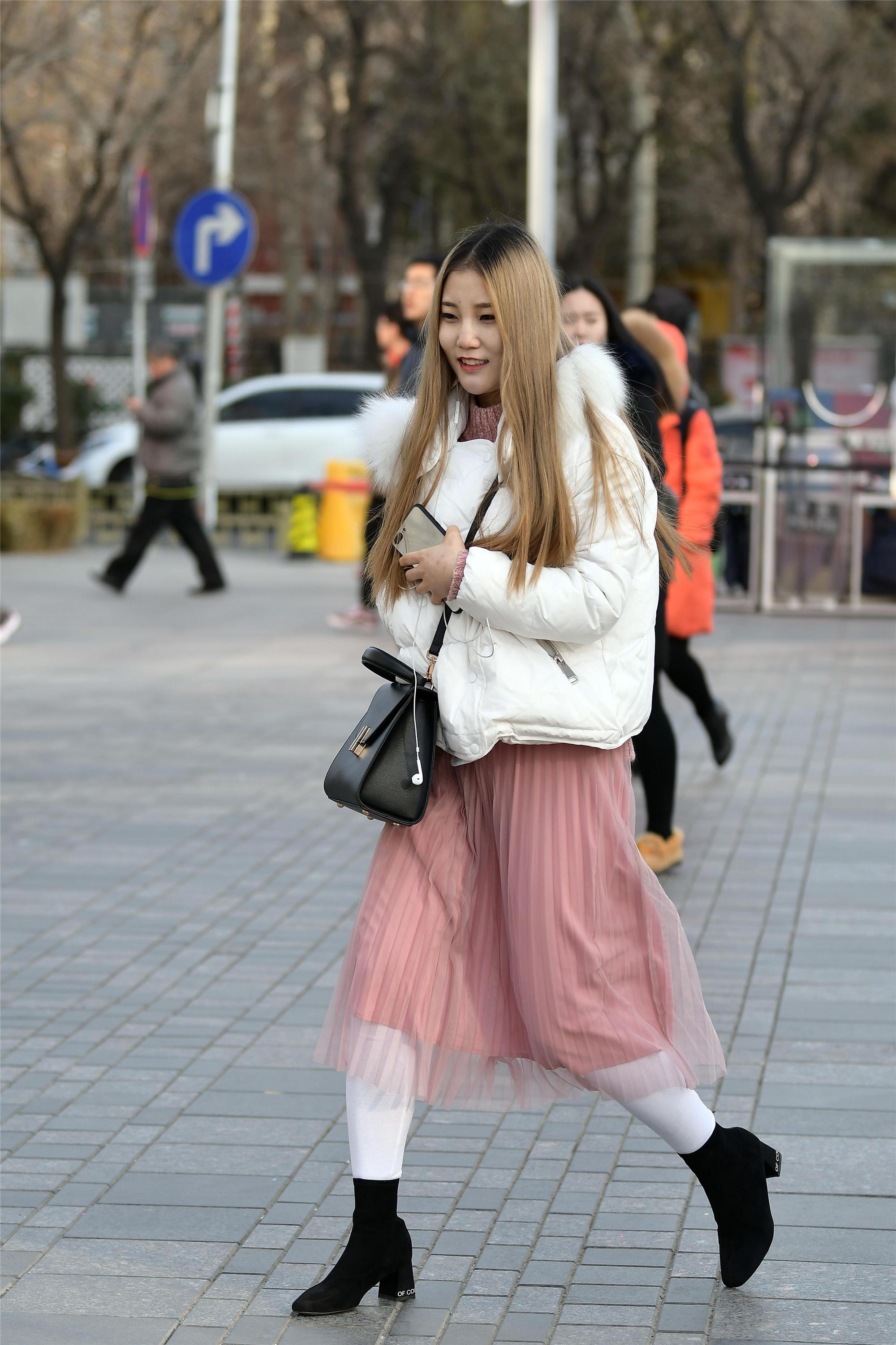 冬天的姑娘也不都是要风度不要温度的姑娘,她们是不是更真实